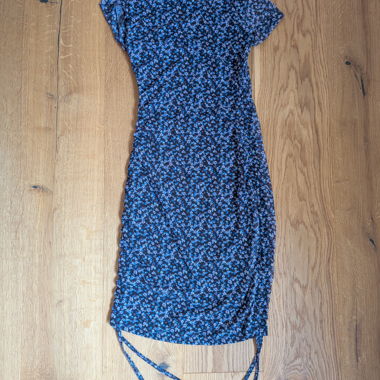 Floral dress with drawstrings