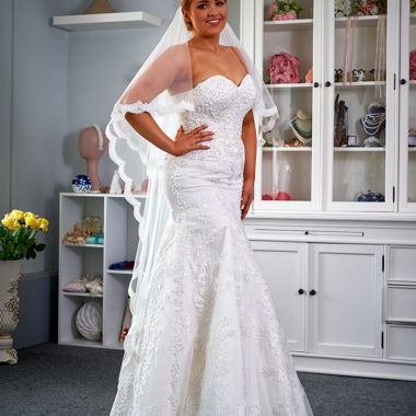 Wedding dress / Verziertes Brautkleid aus Spitze