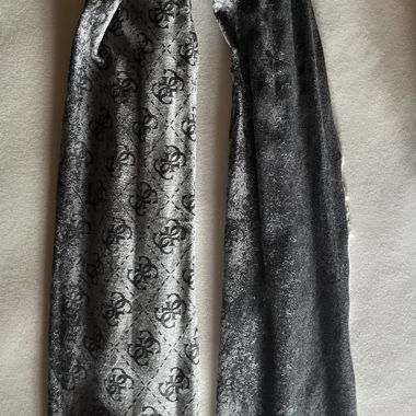 Écharpe GUESS avec monogramme