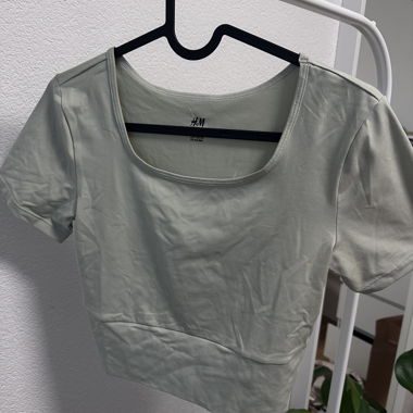 Hellgrünes Crop Top
