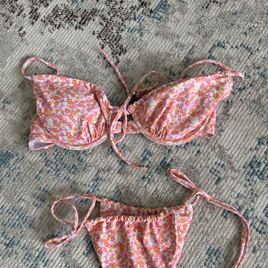 Bikini mit Pads/Bügel
