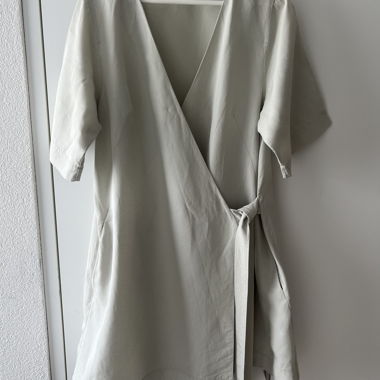 Vestito avvolgente COS verde grigio chiaro M