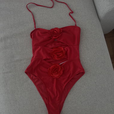 Roter Blumen-Badeanzug