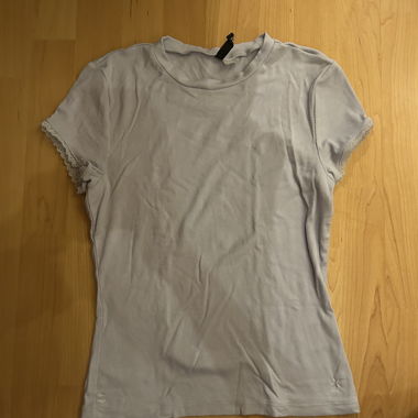 T-shirt bleu bébé à manches courtes en dentelle
