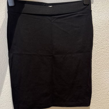 Black pencil skirt size medium
