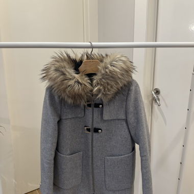 Graue Zara-Jacke mit Kapuze und Kunstfell (M)