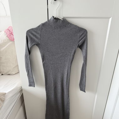 Enges Kleid
