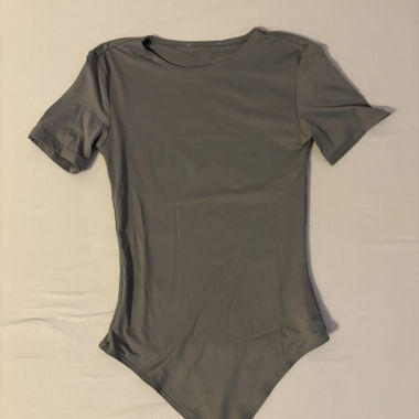 Grey bodysuit with short sleeves
