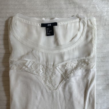 Top blanc avec dentelle 