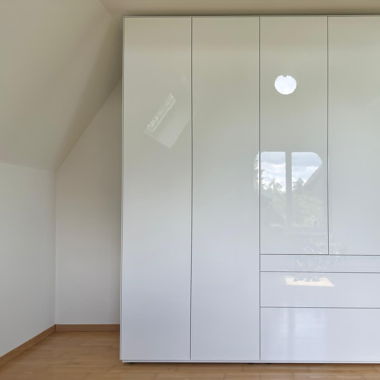 PIURE NEX PUR Kleiderschrank in perfektem Zustand