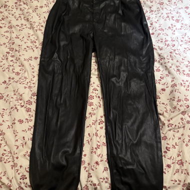 Pantalon aspect cuir avec ceinture