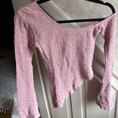 Top rosa alla moda di ASOS - Volant - Maniche lunghe