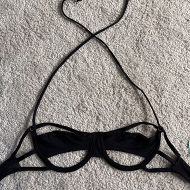 Haut de bikini à découpes Fashion Nova noir