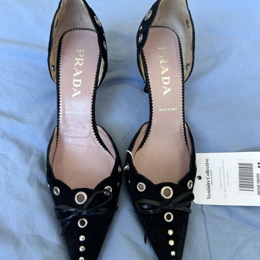 Prada schwarze Pumps mit Nieten