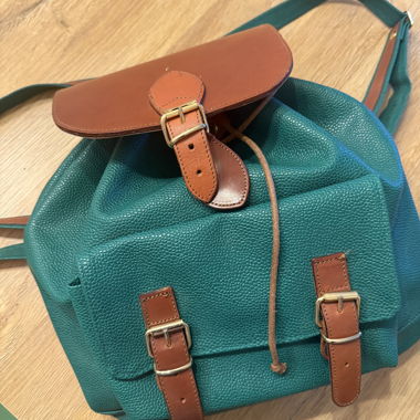Sac à dos vert en cuir