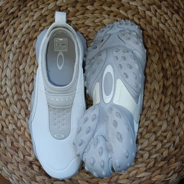 OAKLEY Turnschuhe weiss / grau