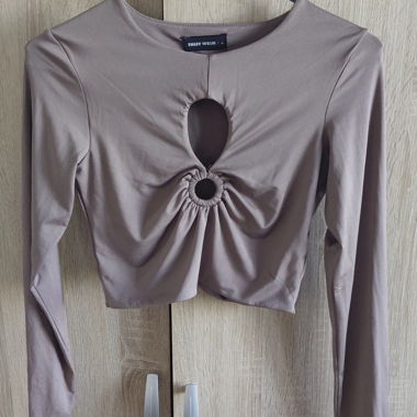 Top corto taupe a maniche lunghe