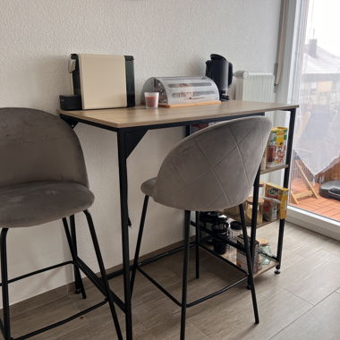 Bartisch & zwei Barhocker