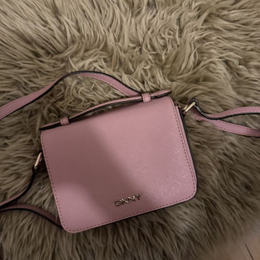 Sac bandoulière rose DKNY