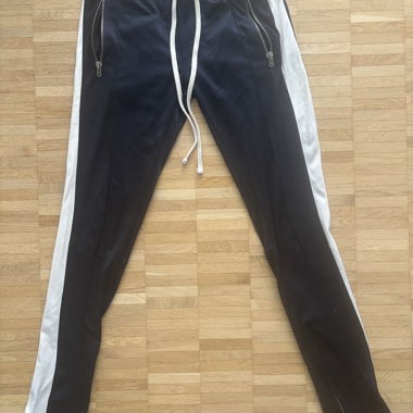 mnml Jogginghose navy mit weissem Streifen