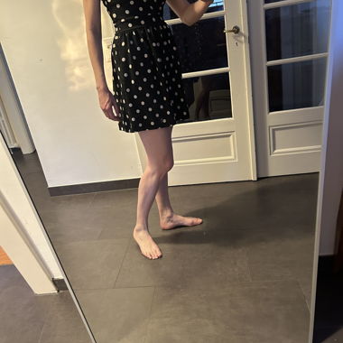 Short black Morgan dress with white polka dots