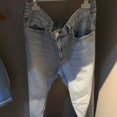 Jeans in denim lavaggio chiaro