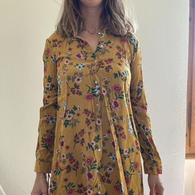 Robe avec des fleurs 