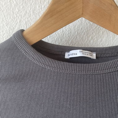 Top grigio a maniche lunghe Bershka