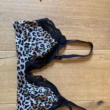  Leopard-Bralette mit schwarzer Spitze