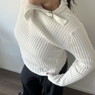 Pull col roulé en maille côtelée