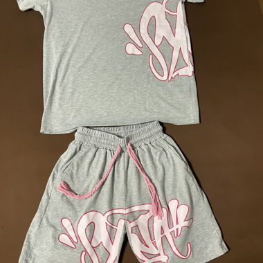 Ensemble homme gris avec imprimé rose