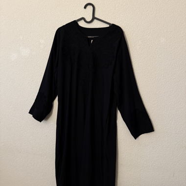Abaya noire brodée