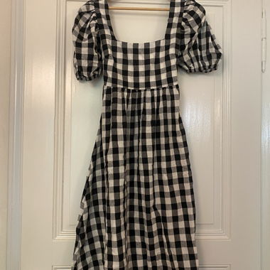 Gingham-Kleid mit Puffaermeln