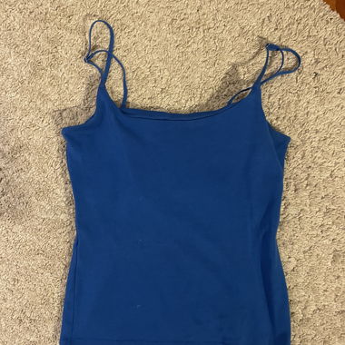 Blaues Shirt