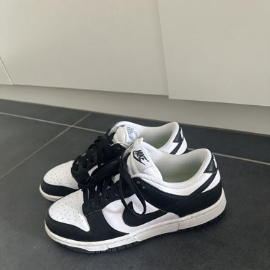 Nike dunk panda 