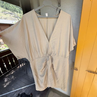 Abito Beige Scollo a V