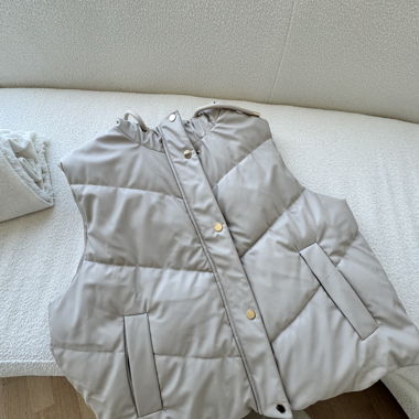 Zara Steppweste mit Kapuze