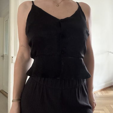 Schwarzes Trägertop glänzend