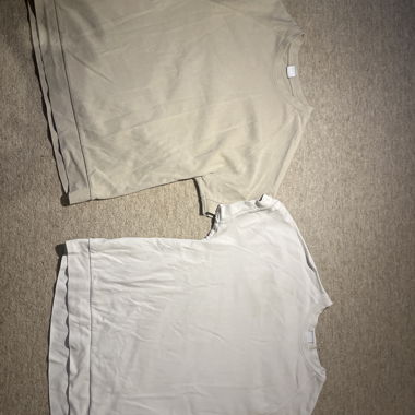 T-shirt crop beige e bianco