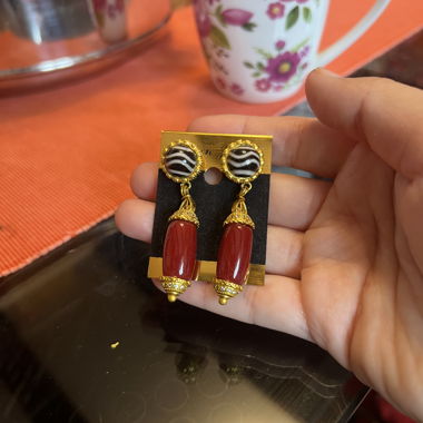 Earring mit zhi