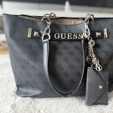 Guess Tote Bag Schwarz mit Gebrauchsspuren 