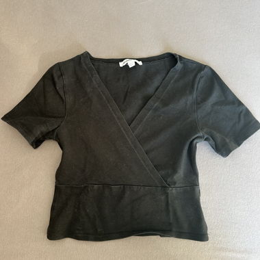 Überkreuztes T-shirt