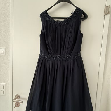 Robe noire sans manches