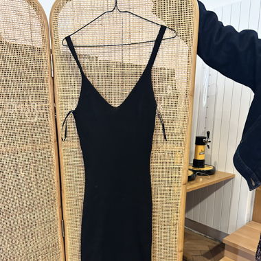 Robe noir en laine fine 
