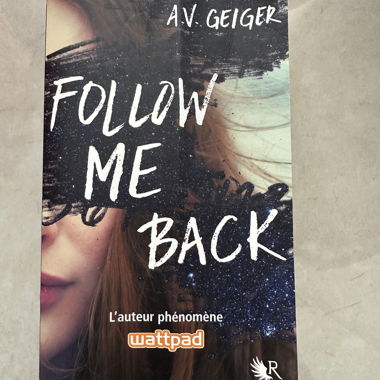 Livre "Follow Me Back" A.V. Geiger