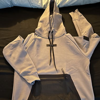 On - Kapuzenpullover