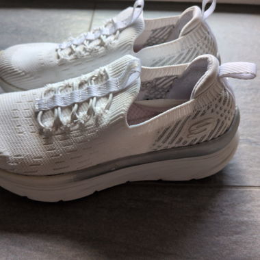 Sneakers in maglia bianche