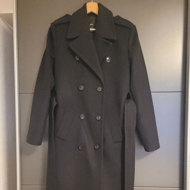 Long manteau noir MANGO avec ceinture (Taille XS)