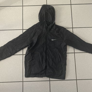 Veste coupe-vent Nike noire avec capuche