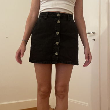 Gonna corta in denim nera